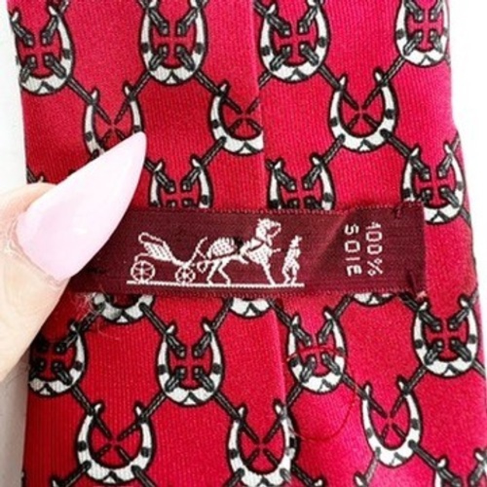 Hermes Paris Silk Tie Red Horseshoe Chain Pattern Men's Accessory - Picture 3 of 3